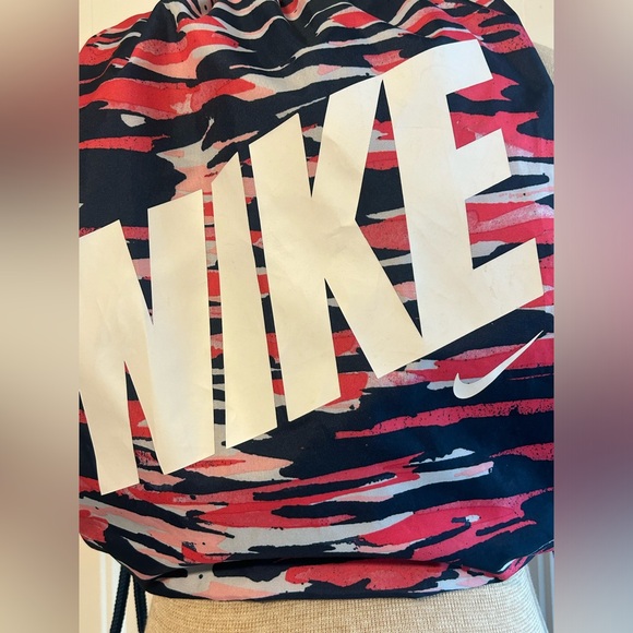 Nike Drawstring Bag - Picture 2 of 4